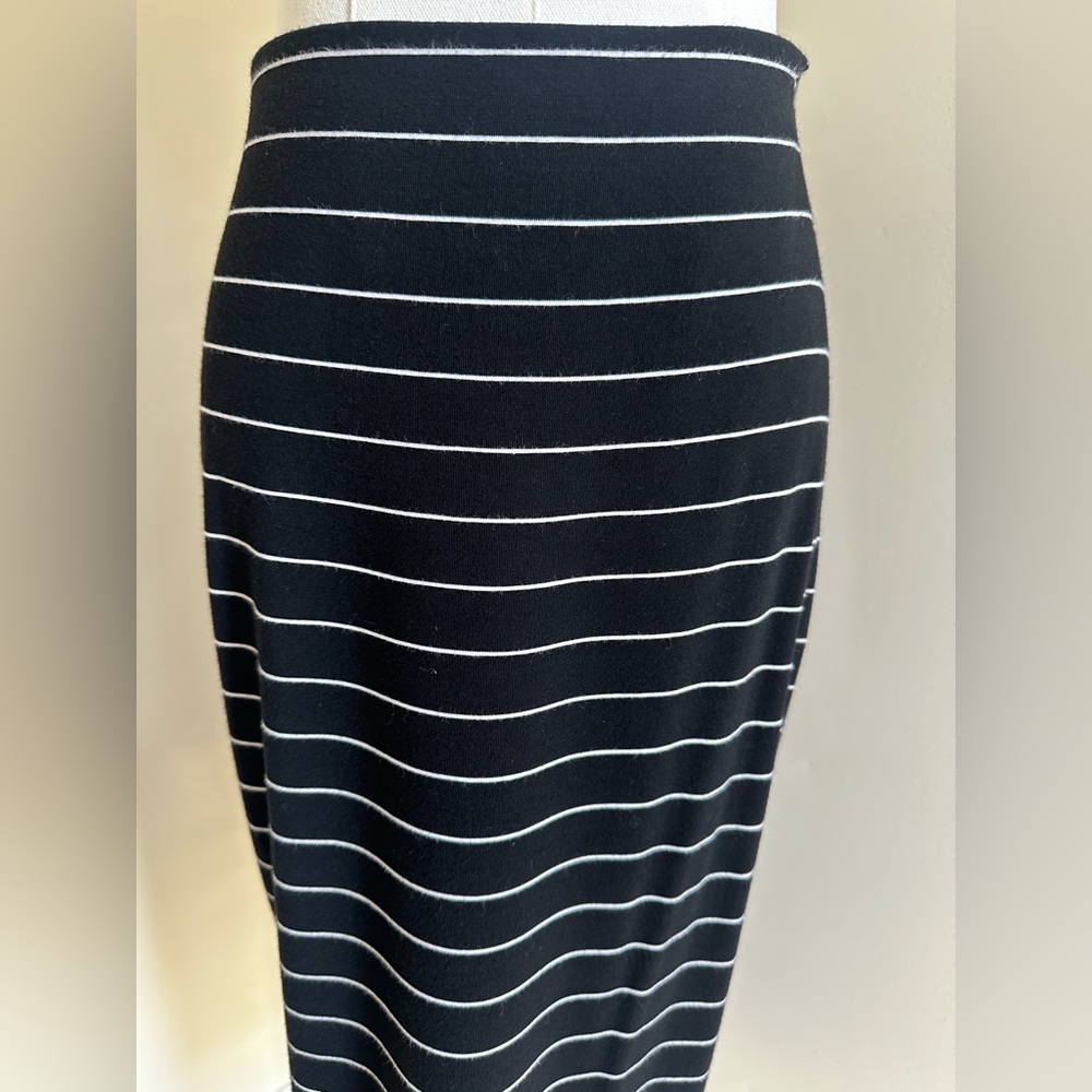 Old Navy Pencil Skirt - Black/White Stripe - Picture 9 of 9